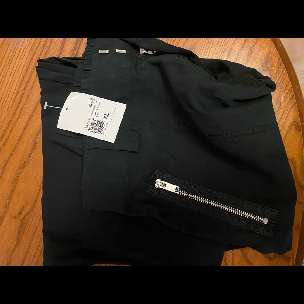 Forever 21 Black Cargo pants Womens XL new with tags
